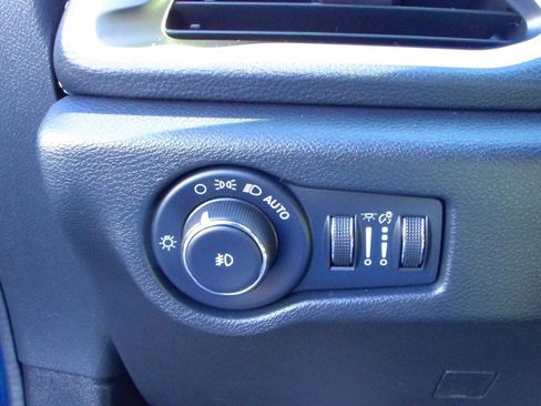 Used 2022 Chrysler Pacifica Touring-L w/ S Appearance Package FWD image 16