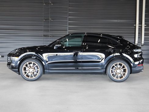 Used 2024 Porsche Cayenne Coupe AWD/4WD image 2