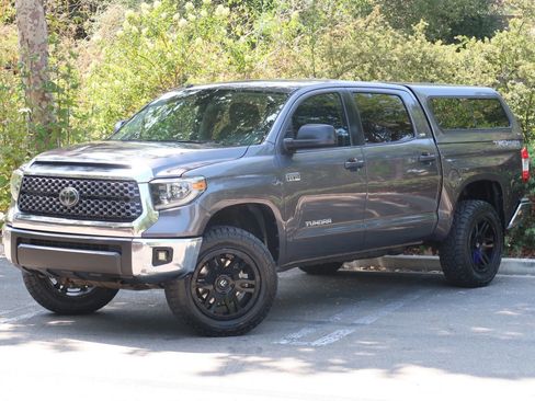 Used 2018 Toyota Tundra SR5 w/ TRD Off Road Package AWD/4WD image 4