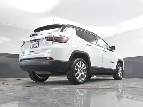 Used 2025 Jeep Compass Limited AWD/4WD image 40