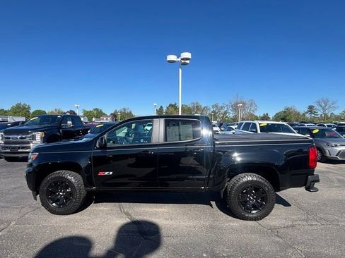 Used 2022 Chevrolet Colorado Z71 w/ Z71 Midnight Edition AWD/4WD image 8