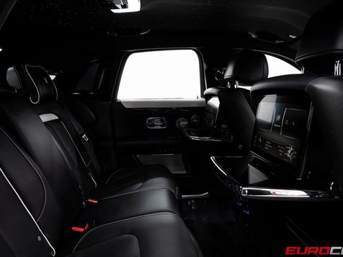 Used 2022 Rolls-Royce Ghost w/ Ghost Package image 38