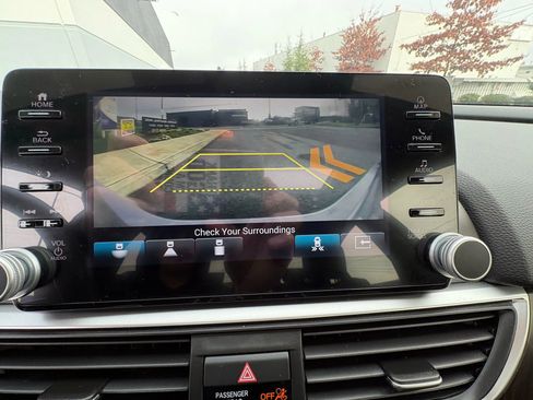 Used 2019 Honda Accord Touring image 19