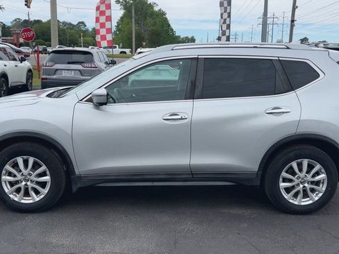Used 2017 Nissan Rogue SV w/ SV Premium Package FWD image 5