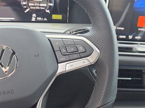 New 2026 Volkswagen Tiguan SE R-Line image 9