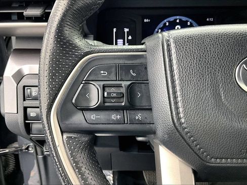 Used 2025 Toyota 4Runner SR5 AWD/4WD image 18