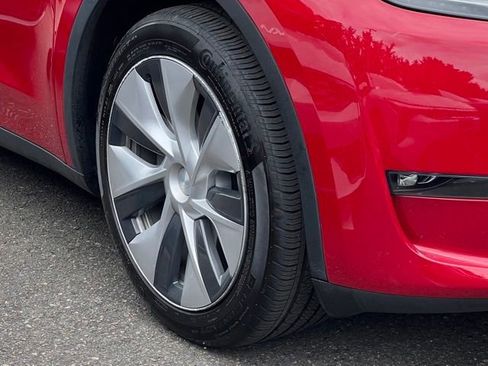 Used 2023 Tesla Model Y Long Range AWD/4WD image 2