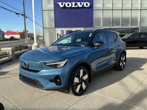 Certified 2023 Volvo XC40 Recharge Ultimate image 2