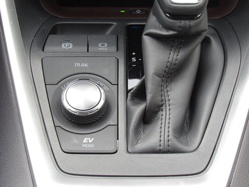 Used 2024 Toyota RAV4 Limited w/ Advanced Technology Package AWD/4WD image 33