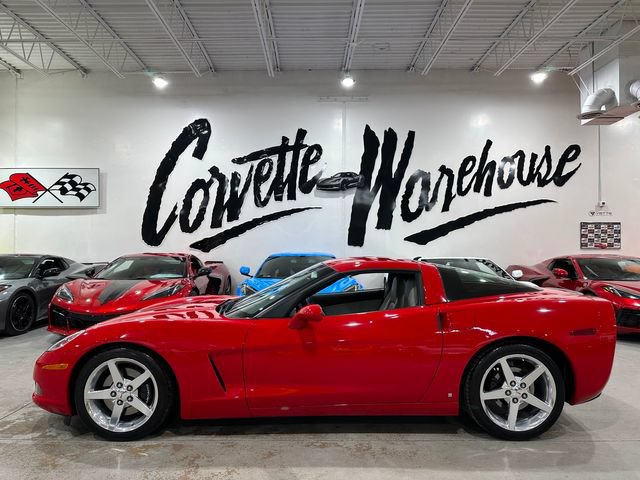 Used 2006 Chevrolet Corvette Coupe w/ Preferred Equipment Group RWD image 2