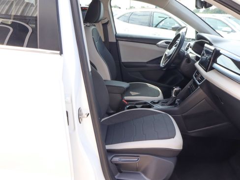 Used 2025 Volkswagen Taos SE AWD/4WD image 23