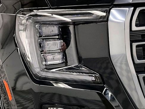 Used 2024 GMC Yukon AT4 w/ Technology Package AWD/4WD image 36