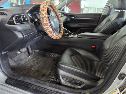 Used 2021 Toyota Camry SE w/ Convenience Package FWD image 5