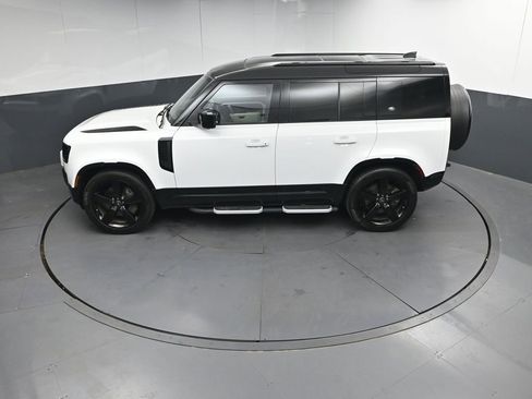 Used 2024 Land Rover Defender 110 X-Dynamic SE AWD/4WD image 32