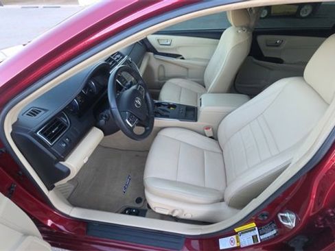 Used 2017 Toyota Camry XLE w/ Moonroof Package image 13