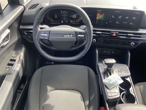 New 2026 Kia Sportage LX image 9