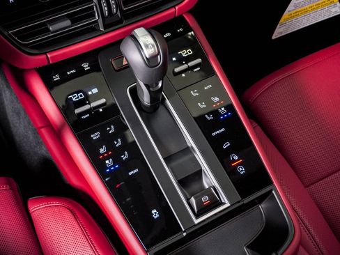 New 2026 Porsche Macan image 24