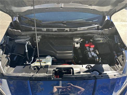 Used 2025 Nissan Leaf S image 27