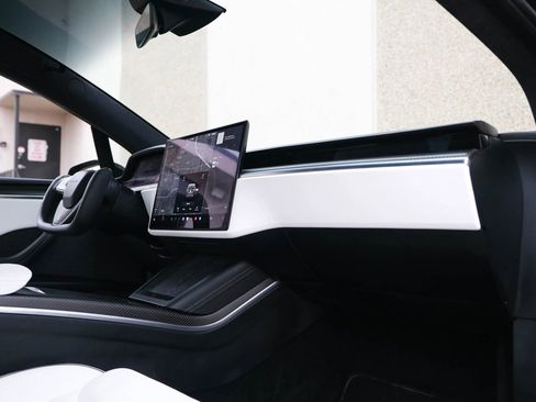 Used 2023 Tesla Model X Plaid image 25