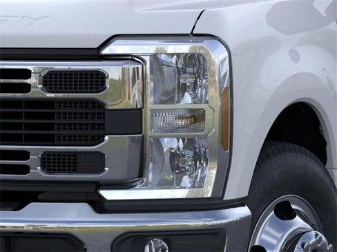 New 2026 Ford F350 XL w/ XL Chrome Package image 18