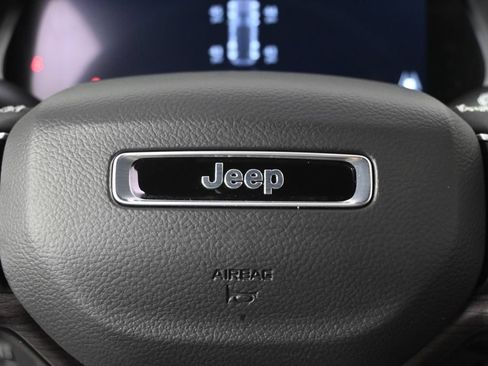 Used 2025 Jeep Grand Cherokee Limited w/ Black Appearance Package AWD/4WD image 35