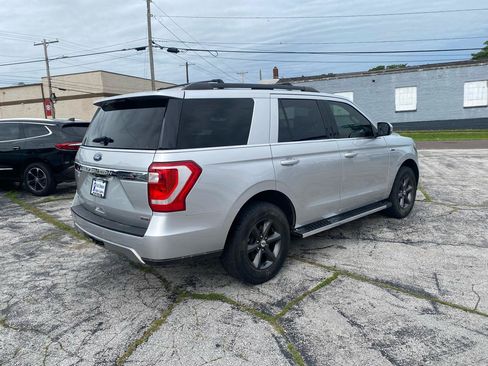 Used 2019 Ford Expedition XLT w/ Equipment Group 202A AWD/4WD image 8