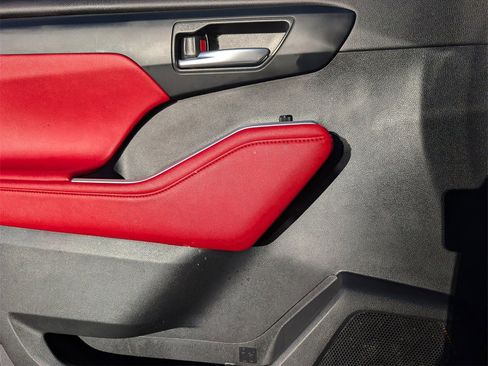 Used 2023 Toyota Highlander XSE image 11