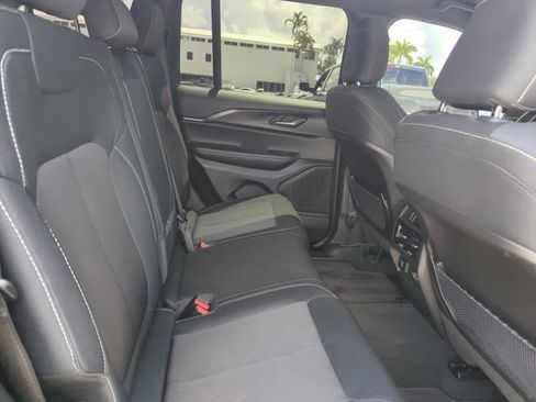 Used 2025 Jeep Grand Cherokee Laredo w/ Luxury Tech Group I RWD image 22