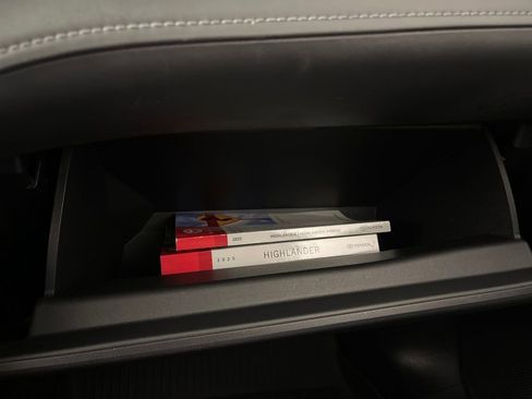 Certified 2025 Toyota Highlander LE image 25