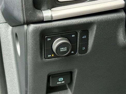 Used 2025 Ford Expedition Active image 29