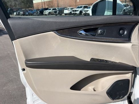 Used 2020 Lincoln Nautilus Reserve image 22