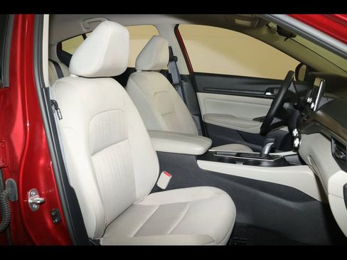 Used 2025 Nissan Altima 2.5 SV image 27