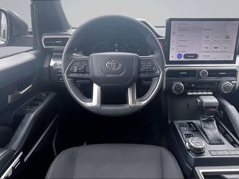 Used 2025 Toyota Tacoma TRD Off-Road AWD/4WD image 5