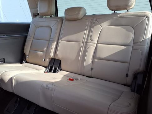 Certified 2022 Lincoln Navigator Reserve AWD/4WD image 6