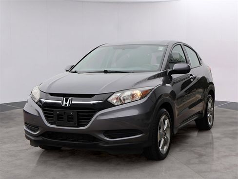 Used 2018 Honda HR-V LX image 3