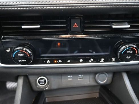 Certified 2021 Nissan Rogue SV w/ Premium Package image 4