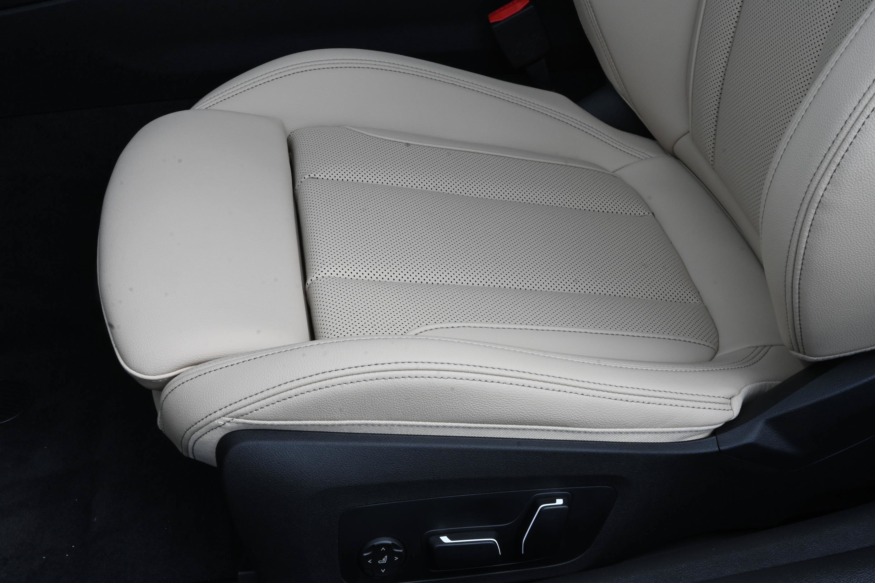 Used 2026 BMW 430i Coupe w/ Premium Package RWD image 25