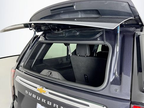 Used 2023 Chevrolet Suburban Premier image 22