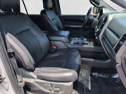 Used 2018 Ford Expedition XLT w/ Equipment Group 202A AWD/4WD image 21
