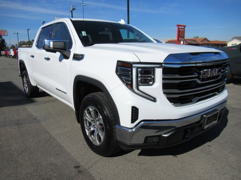 Used 2024 GMC Sierra 1500 SLT image 3