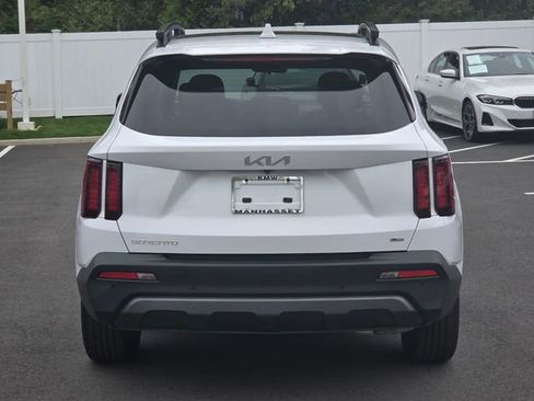 Used 2023 Kia Sorento S w/ Panoramic Sunroof Package AWD/4WD image 6