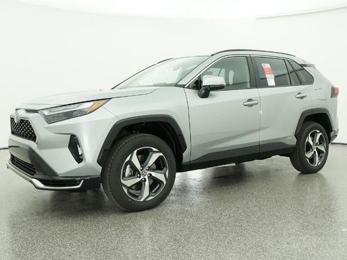 New 2025 Toyota RAV4 SE image 17