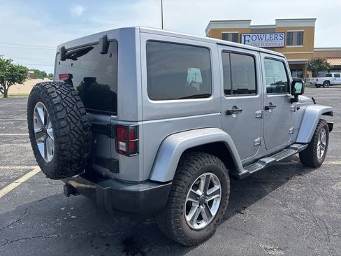 Used 2018 Jeep Wrangler Unlimited Sahara AWD/4WD image 5