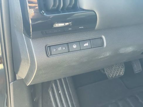 Used 2025 Nissan Pathfinder SV FWD image 13