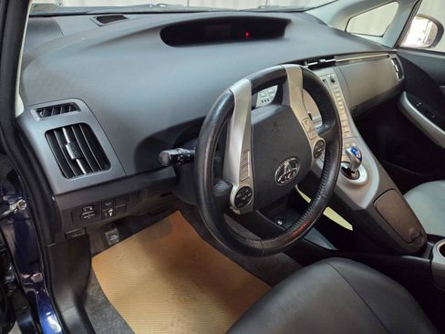 Used 2015 Toyota Prius Five w/ Advanced Technology Package FWD image 17