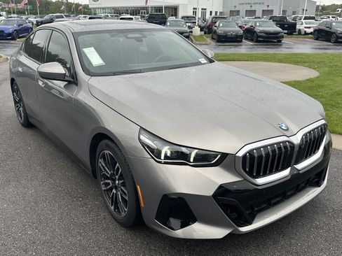 New 2026 BMW 530i xDrive w/ M Sport Package AWD/4WD image 2