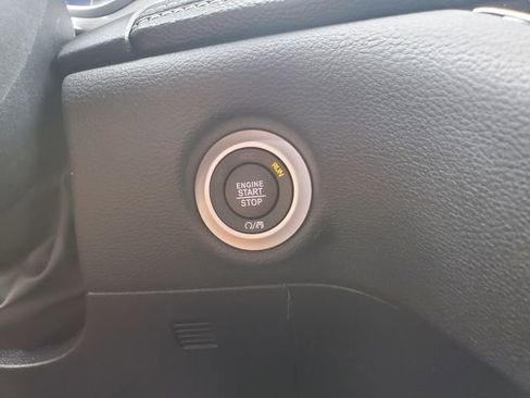 New 2025 Chrysler Pacifica Select w/ Fav Edition Package image 13