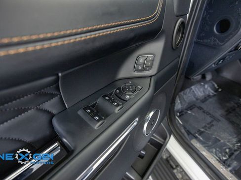 Used 2023 Ford Expedition Platinum AWD/4WD image 12