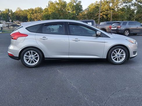 Used 2016 Ford Focus SE FWD image 3
