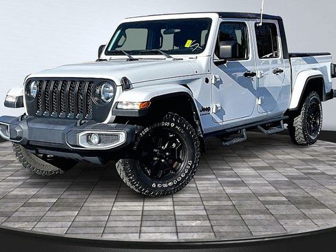 Used 2021 Jeep Gladiator Sport AWD/4WD image 1